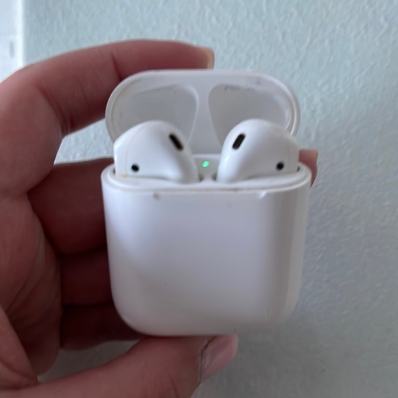 AirPods from Apple brand new worn a couple times